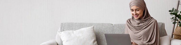 Lady on couch with laptop